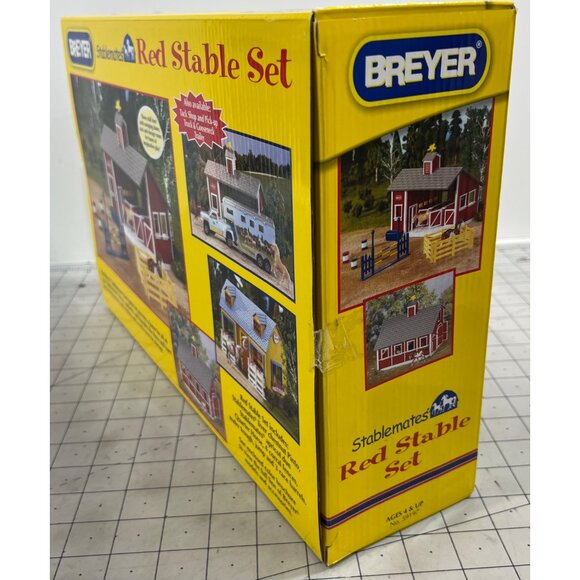 Breyer Stablemates Red Stable Set 1:32 Scale W/ Pinto & Quarter Horse Figures - Picture 7 of 9